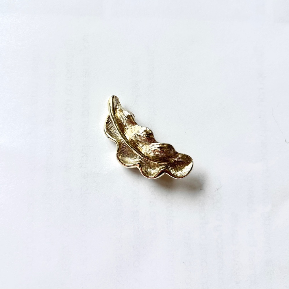 vintage metallic silver toned leaf sculpture metal brooch pin signed Gerry's
